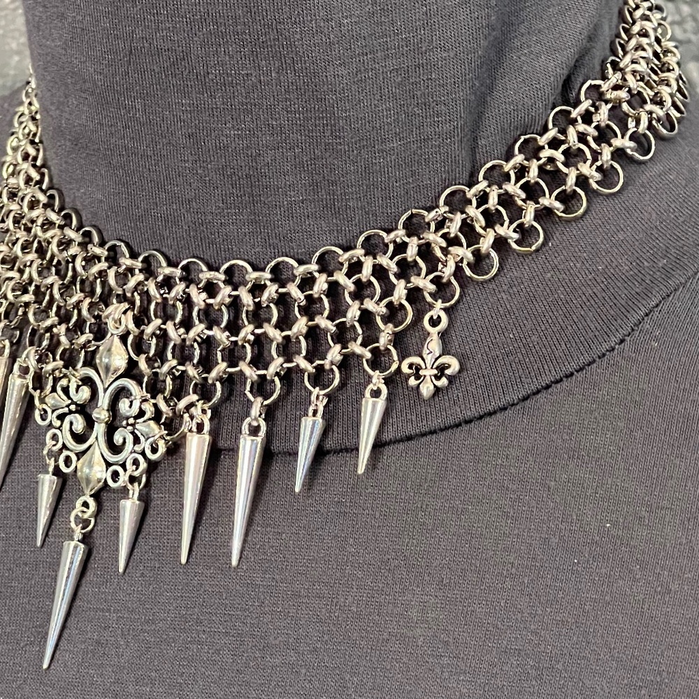 Fleur de Lis Gothic Renaissance Handmade Chainmail Choker Bib Necklace Spikes - Picture 5 of 16